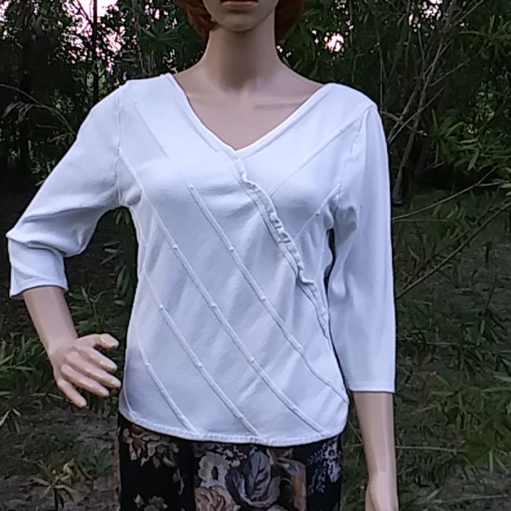 OUTFIT- white 3/4 sleeve sweater & flower skirt